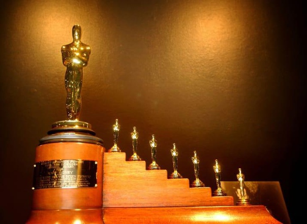 За фильм Белоснежка и семь гномов Диснею вручили не один Оскар, а целых восемь!