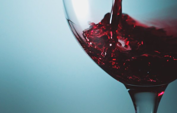 Жизнью следует наслаждаться как превосходным вином, глоток за глотком, с передышкой. Даже лучшее вино теряет для нас всякую прелесть, мы перестаем его ценить, когда пьем как воду.